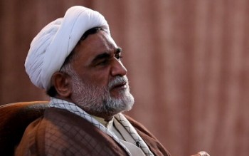 امام جماعتی که دستش خالی باشد نمی‌تواند همه‌کاره باشد