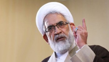 در چهره رهبر انقلاب غصه فراوانی دیده می شود