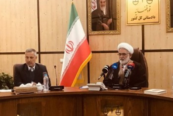 کشف حجاب در ملأ عام قطعاً جرم است