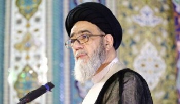 نمایش لباس‌های زیر زنانه در لباس‌ فروشی ها تاسف بار است