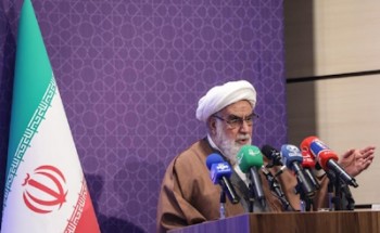 خریداران کالا‌های ما در صف ایستاده‌اند
