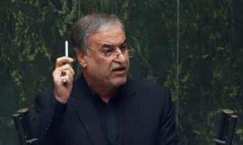 باید مثل گاندی زندگی کنیم