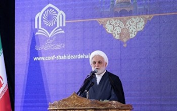 همه در برابر تهاجم فرهنگی بایستند