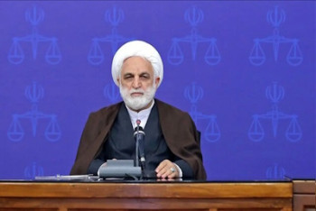 ورود به حریم خصوصی افراد غلط است ورود به حریم خصوصی افراد غلط است