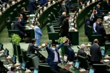 مجلس خواستار مجازات دولت ایران برای توافق سه ماهه با آژانس شد