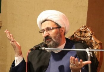 زنان نباید با ناز و عشوه سخن بگویند