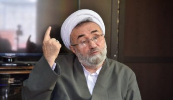 عکس گرفتن ابراهیم رئیسی با کارکنان غسالخانه نمایشی است