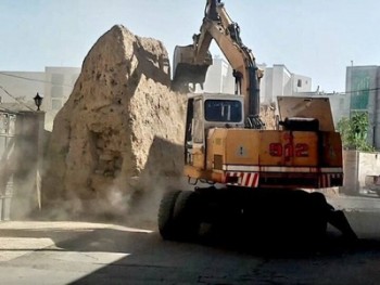 شهرداری گلپایگان باروی دوره هخامنشی را تخریب کرد 