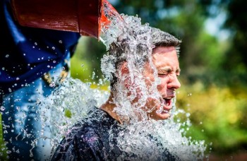 چه بر سر چالش سطل آب یخ آمد؟