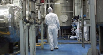 ایران تا رفع همه تحریم‌ها هیچ‌ یک از فعالیت‌های خود را متوقف نمی کند