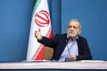 همه چیز را سیاسی می‌بینیم