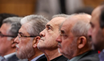 باید بپذیریم که گرفتار هستیم
