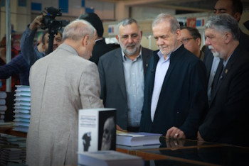 مردم باید حق را داشته باشند با آزادی کتاب مورد نظر خود را برگزینند