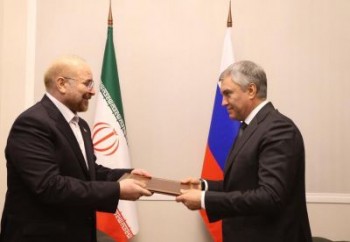  پیام رهبر انقلاب به رئیس دومای روسیه تحویل شد
