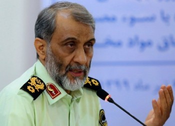 برخی از افرادی که به خیابان می‌آیند مزدور و تروریست هستند