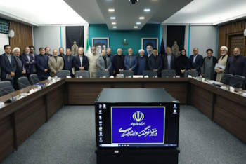نگاه قیم مآبانه کنار گذاشته شود