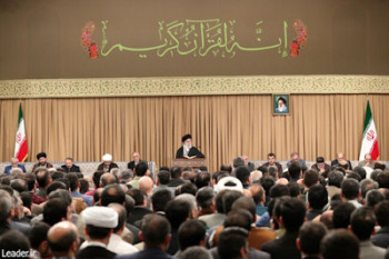 ایران با جبهه وسیعی از قدرت مداران کافر یا منافق مواجه است