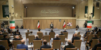 معیشت مردم مهمترین مسئله است