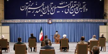 نباید اجازه داد وسوسه دشمن در جوانان اثر بگذارد