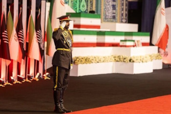 پرچم رهبر شهید بر زمین نمی ماند پرچم رهبر شهید بر زمین نمی ماند