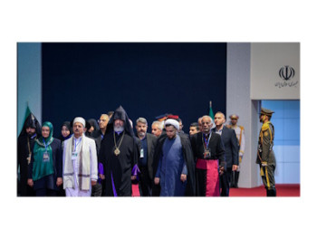 ادای احترام مهمانان و مسئولان خارجی به پیکر امام شهید ادای احترام مهمانان و مسئولان خارجی به پیکر امام شهید