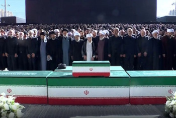 نماز بر پیکر رهبر شهید خوانده شد