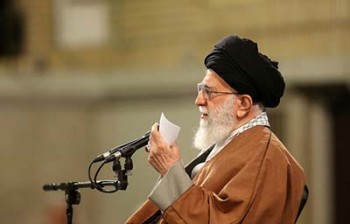 رهبری: شعار خدمت‌رسانی برای تحقق عدالت و پیشرفت را همگانی کنید