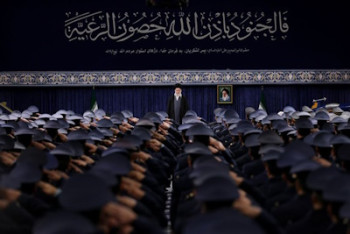 جبهه دشمن برای خواص برنامه خاص دارد