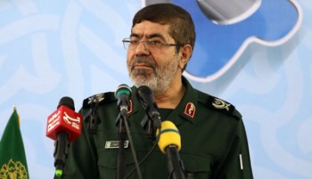 برخی از اصحاب رسانه همگام با دشمنان می‌تازند