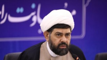 زن غربی فریبنده، اغواگر، زیباروی و زیبارو طلب است