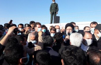 رئیس جمهور ایران از مناطق سیل زده کرمان بازدید کرد