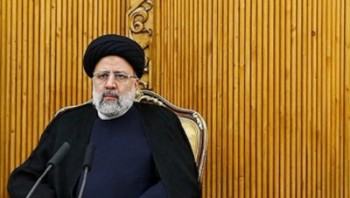 پرچم مبارزه با فساد در دستان رهبر انقلاب است