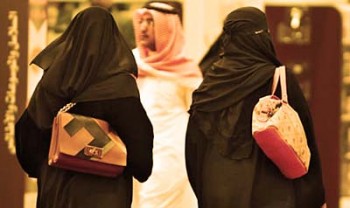 زنان عربستان بدون نیاز به قیم مرد گذرنامه دریافت می کنند