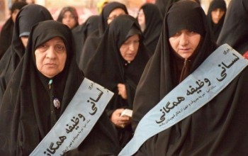 کسانی که نان دولت را می‌خورند باید هنجارها را رعایت کنند