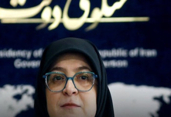 اجازه نمی دهیم غباری بر عبای رهبری بنشیند