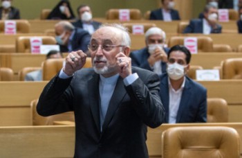 در دوران روحانی از منجنیق فلک سنگ فتنه می بارید