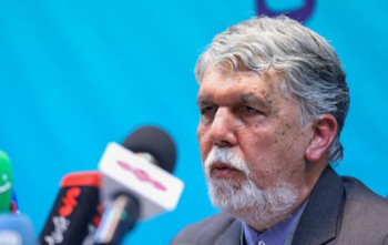 ما آمر و مرشد نیستیم