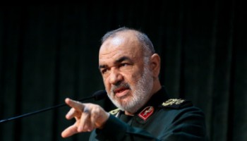 دل و هوش و گوش پاسداران به رهبر انقلاب سپرده شده است