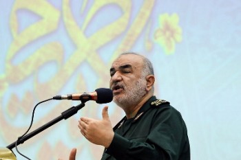 جوانان‌تان را نصیحت کرده و اجازه اغتشاش ندهید