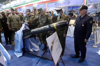 ایران از سامانه موشکی شفق رونمایی کرد