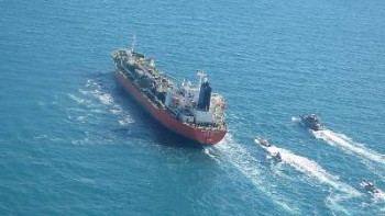 ایران خدمه کشتی کره ای توقیف شده را آزاد کرد