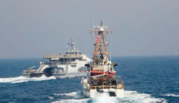 نیروی دریایی آمریکا به قایق های نظامی ایران تیراندازی کرد