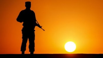 یک سرباز چهارسرباز دیگر را به قتل رساند