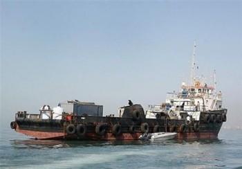 یک شناور خارجی حامل سوخت قاچاق توقیف شد