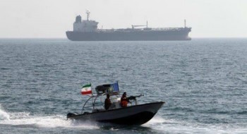 سپاه یک  کشتی خارجی حامل سوخت قاچاق را توقیف کرد