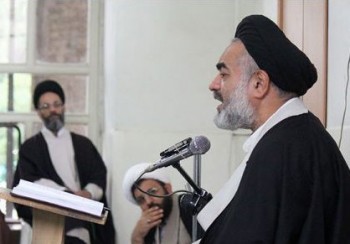 یکی از حربه‌های دشمنان تضعیف ایمان زنان است