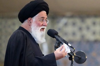 رضاخان و پسرش مردم را تحقیر می‌کردند و هستی آنان را گرفته بودند