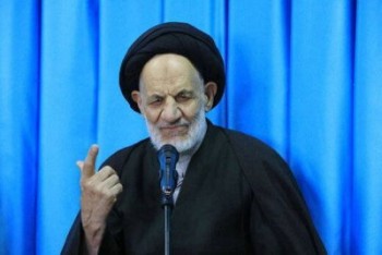 بوی چفیه حضرت آیت الله سید علی خامنه‌ای تا قلب آمریکا می‌آید