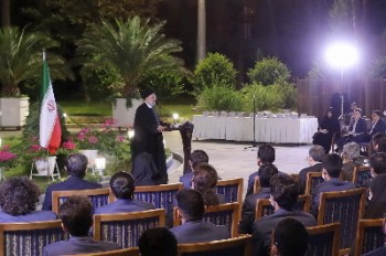 مدال‌آوران عرصه‌های کشوری و جهانی جهادی حرکت کنند