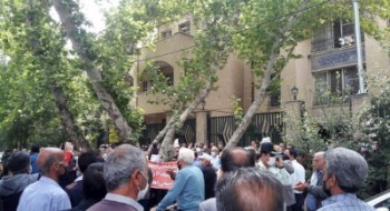 بازنشستگان کارگری ایران باز هم تجمع کردند